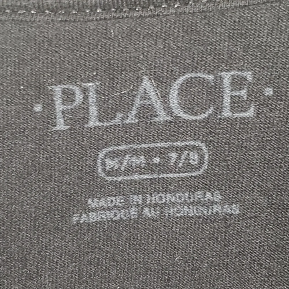 The children place shirt